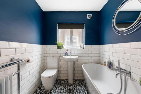 Heathcote Grove E4