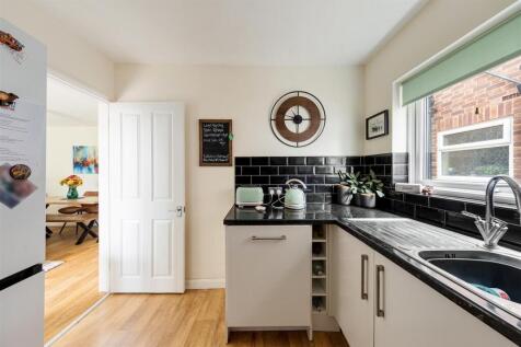 Heathcote Grove E4