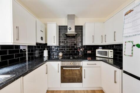 Heathcote Grove E4