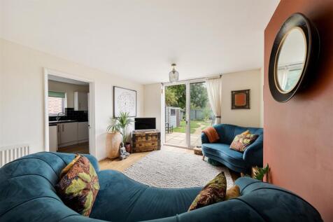 Heathcote Grove E4