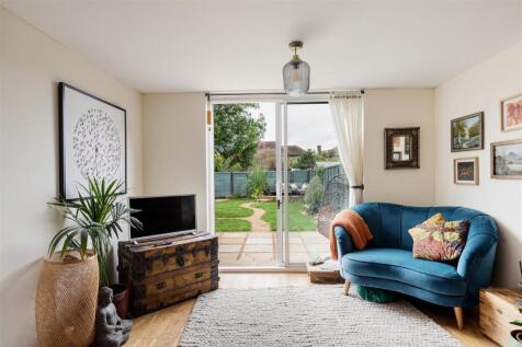 Heathcote Grove E4