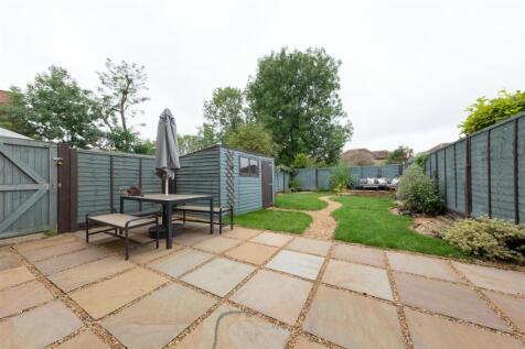 Heathcote Grove E4