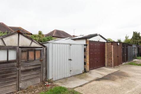 Heathcote Grove E4