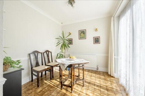 Larkswood Road E4
