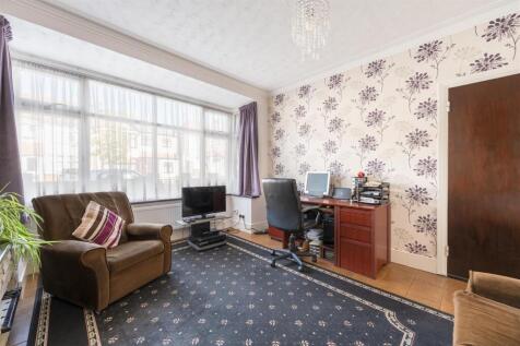 Larkswood Road E4