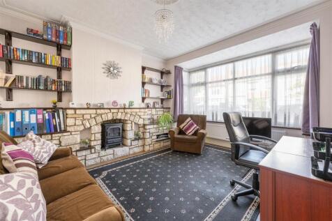 Larkswood Road E4