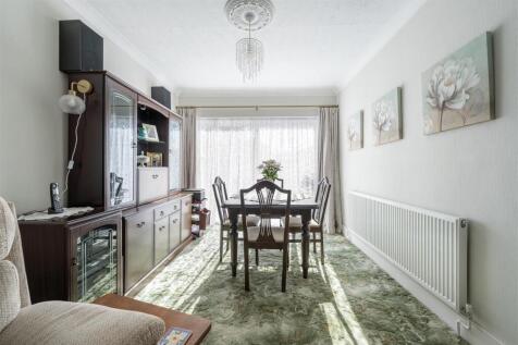 Larkswood Road E4