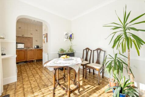 Larkswood Road E4