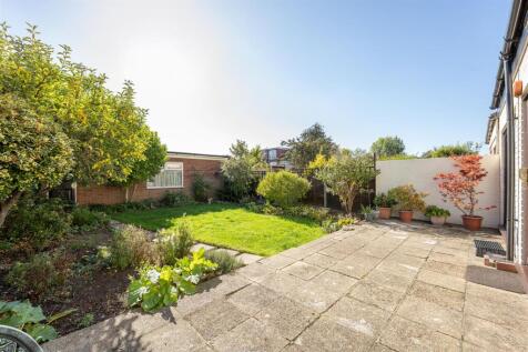 Larkswood Road E4