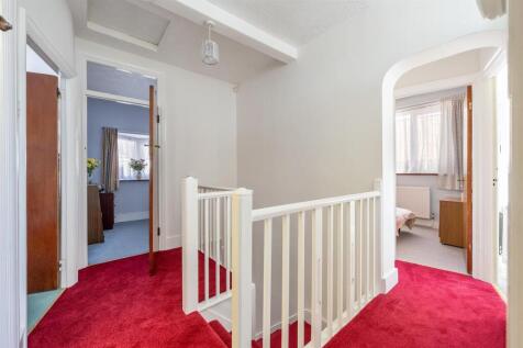 Larkswood Road E4