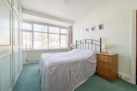 Larkswood Road E4