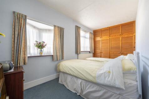 Larkswood Road E4