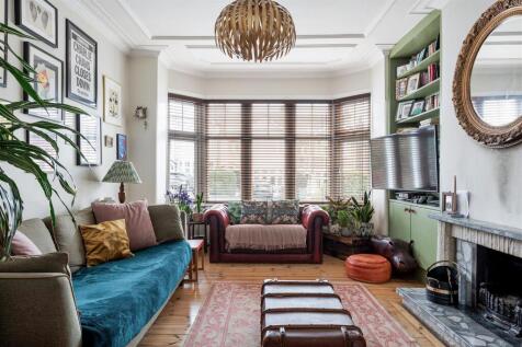 Pole Hill Road, E4