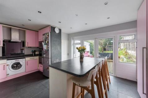 Pole Hill Road, E4