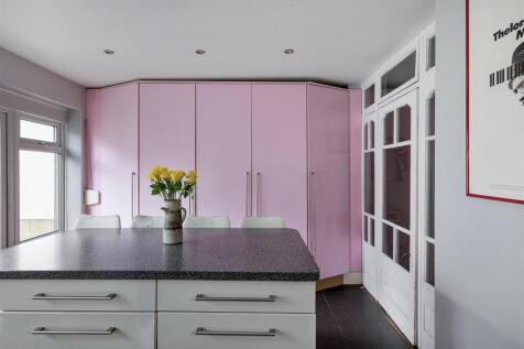 Pole Hill Road, E4