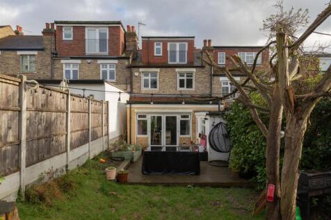 Pole Hill Road, E4