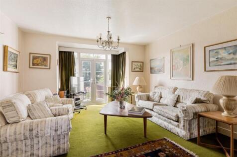 The Avenue E4