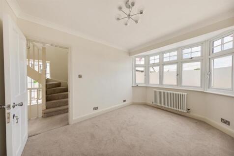 Beech Hall Crescent, E4