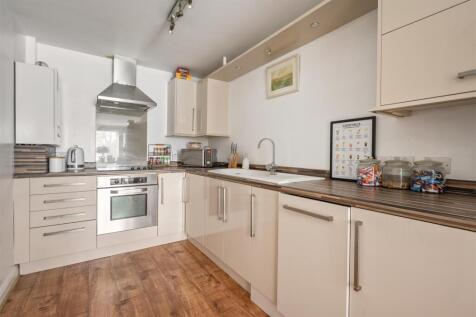 Connington Crescent E4