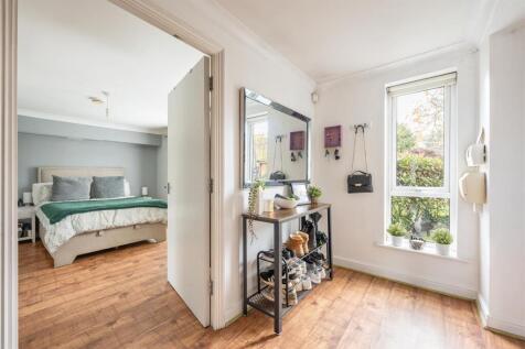 Connington Crescent E4