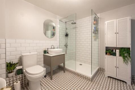 Connington Crescent E4