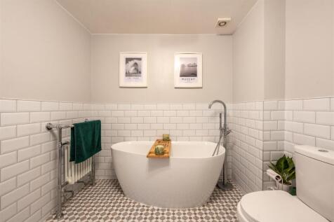 Connington Crescent E4