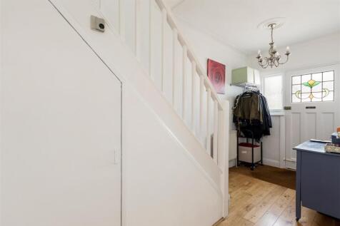 Larkshall Crescent E4