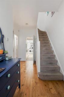 Larkshall Crescent E4