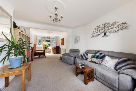 Larkshall Crescent E4