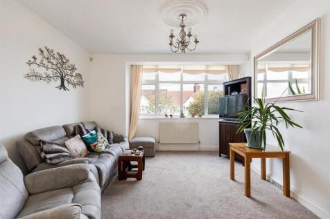 Larkshall Crescent E4