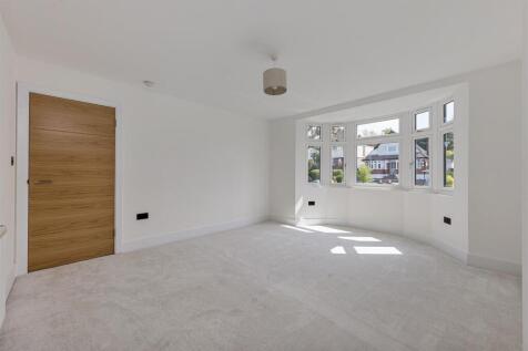 The Avenue E4