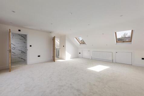 The Avenue E4