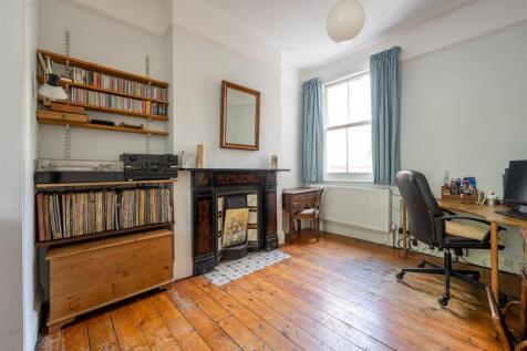 Dongola Road N17