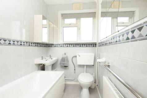 Bathroom 1.jpg