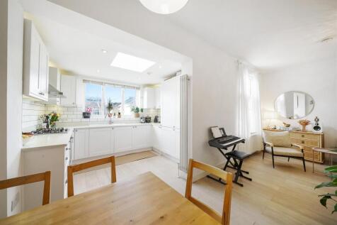 418b Brockley Road - XKilR1D567wUpAkDpVbG.jpg