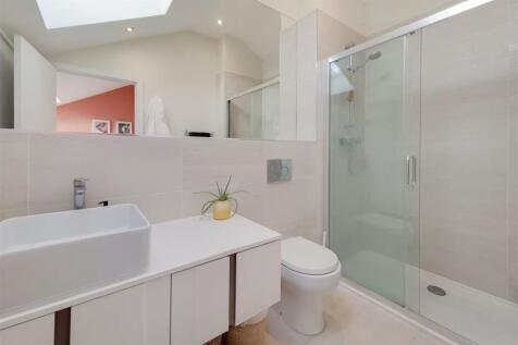 13_Main Ensuite-1.jpg