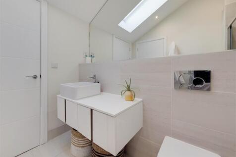 13_Main Ensuite-0.jpg