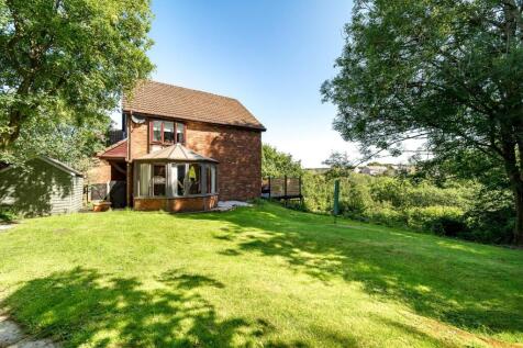 9 Kirkdale Close External-9.jpg