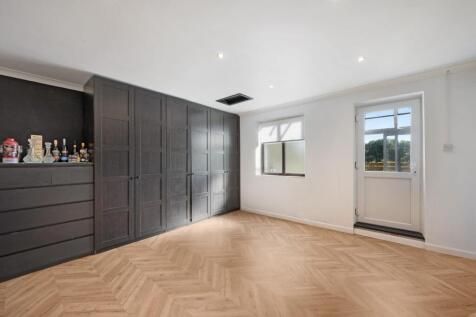 9 Kirkdale Close HDR-1.jpg