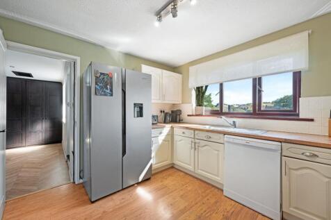 9 Kirkdale Close HDR-11.jpg