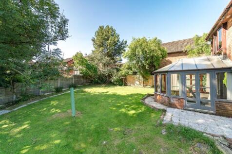 9 Kirkdale Close External-7.jpg