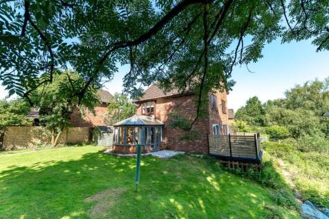 9 Kirkdale Close External-8.jpg