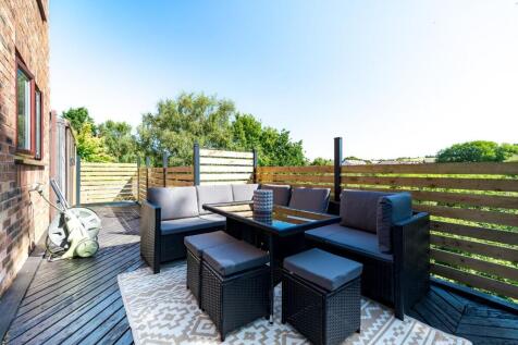 9 Kirkdale Close External-4.jpg