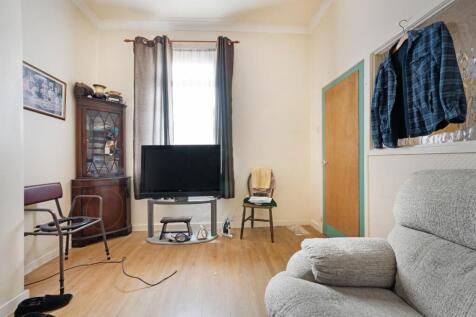 52 Seymour Rd HDR-8.jpg