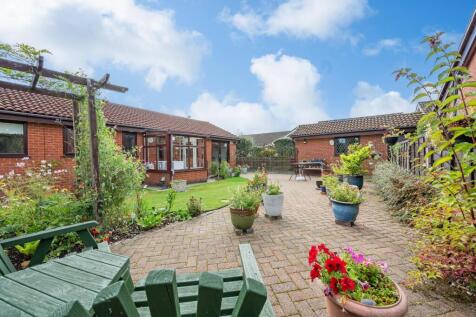 1 Chelwood Close External-3.jpg
