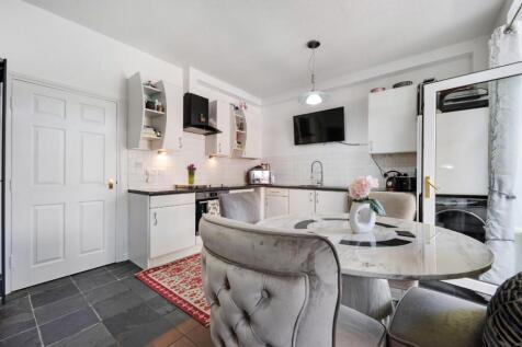 58 Threadfold Way HDR-2.jpg
