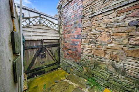 12 Atlas Road External-5.jpg