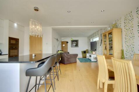 KITCHEN/DINER/LOUNGE