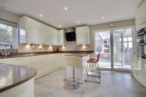 KITCHEN / BREAKFAST ROOM