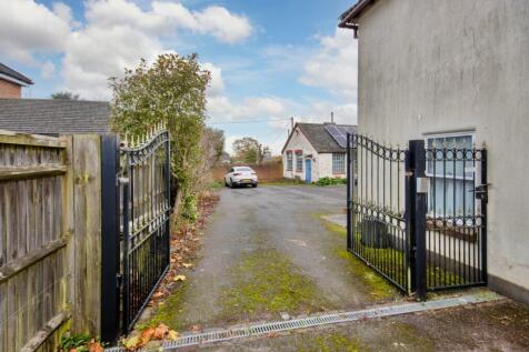 Gates / Entrance